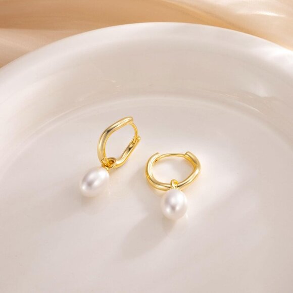 Trendy gold pearl hoop earrings for women 14K plated huggie drop wedding jewelry - Picture 3 of 6